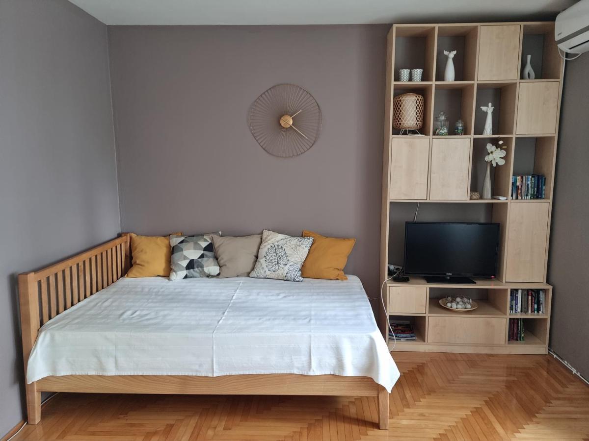 Stan Na Dan "Irina" Banja Luka Apartment Ngoại thất bức ảnh
